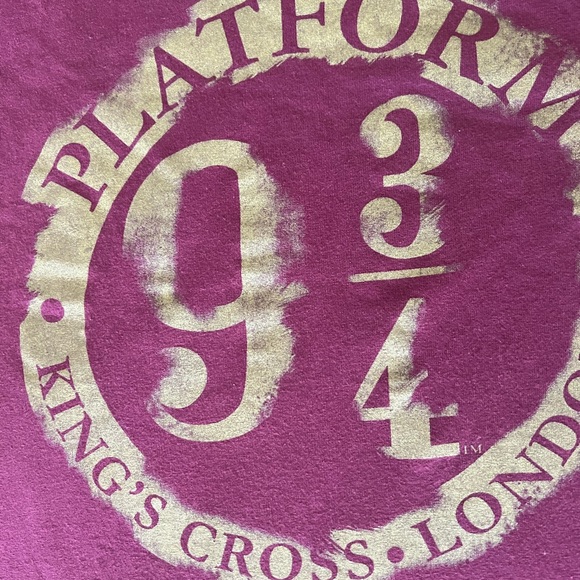 ⭐️ Firm Price ⭐️ worn twice Large unisex Harry Potter shirt - Picture 2 of 4